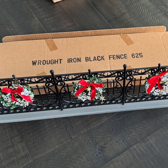 Traditions by Byers’ Choice Christmas Decorative Fence w/ Wreaths – NIB - Picture 6 of 7